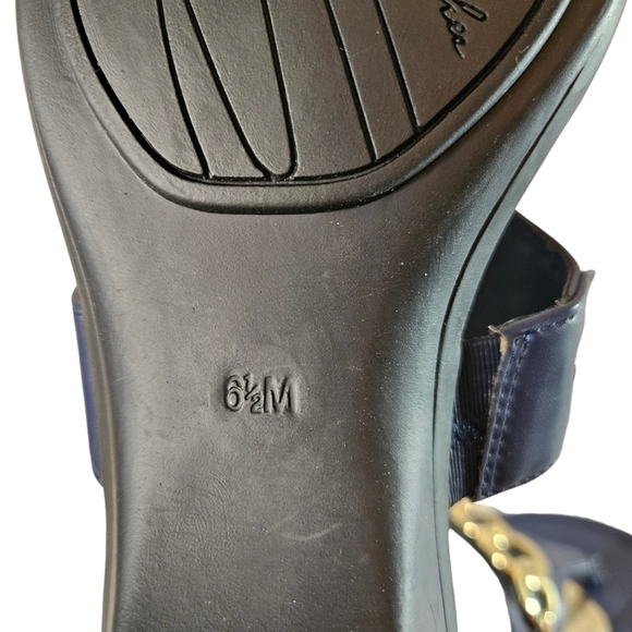 Marc Fisher Ariana Dark Blue Thong Low Heel Sandals Sz 6,6.5 - Picture 6 of 8